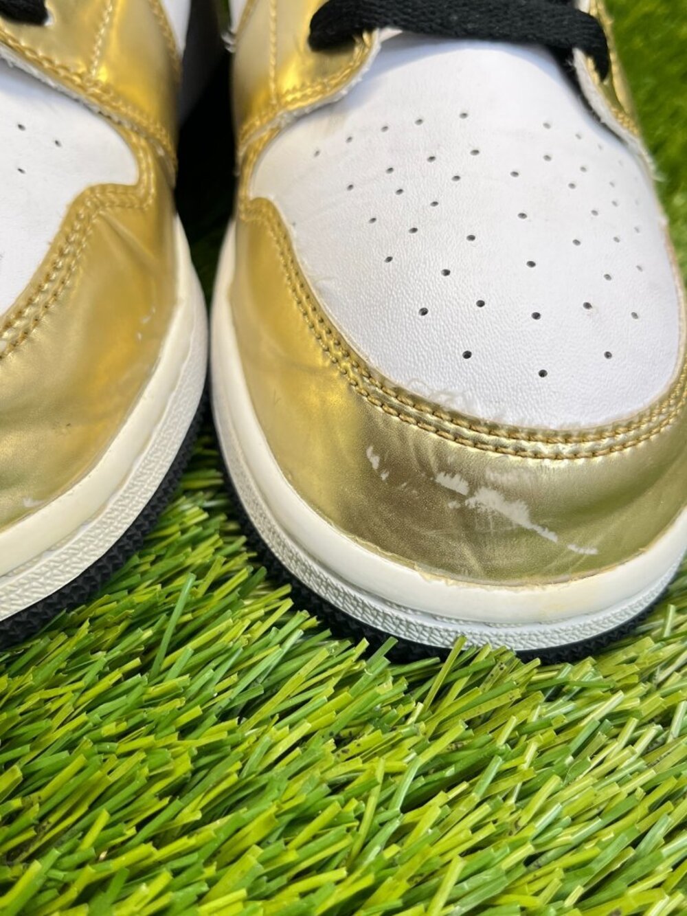Nike Air Jordan 1 Mid SE Boys Size 7Y Gold White Black Athletic Shoes Sneakers‎ - Picture 3 of 13